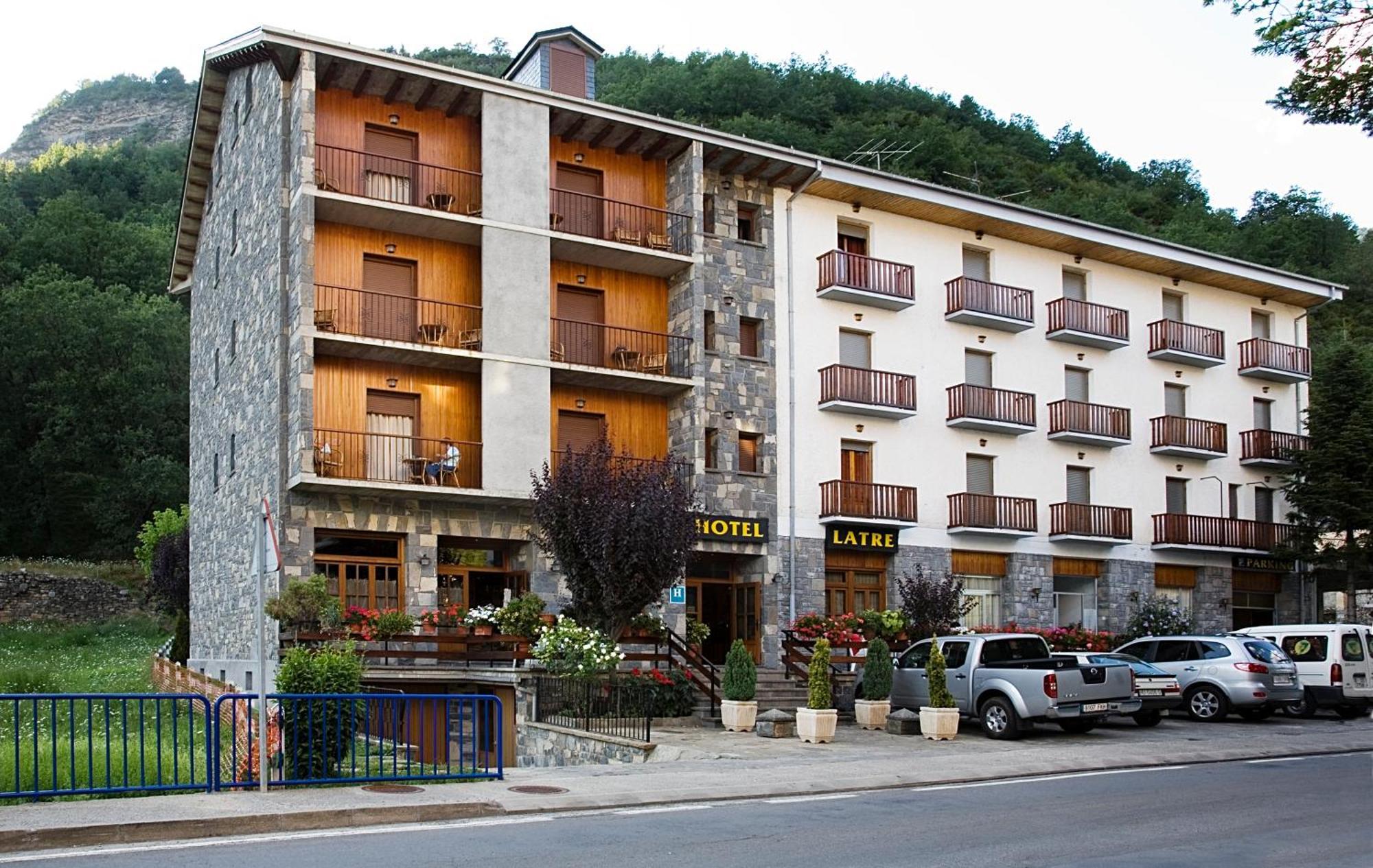 Hotel Latre Broto Exteriör bild